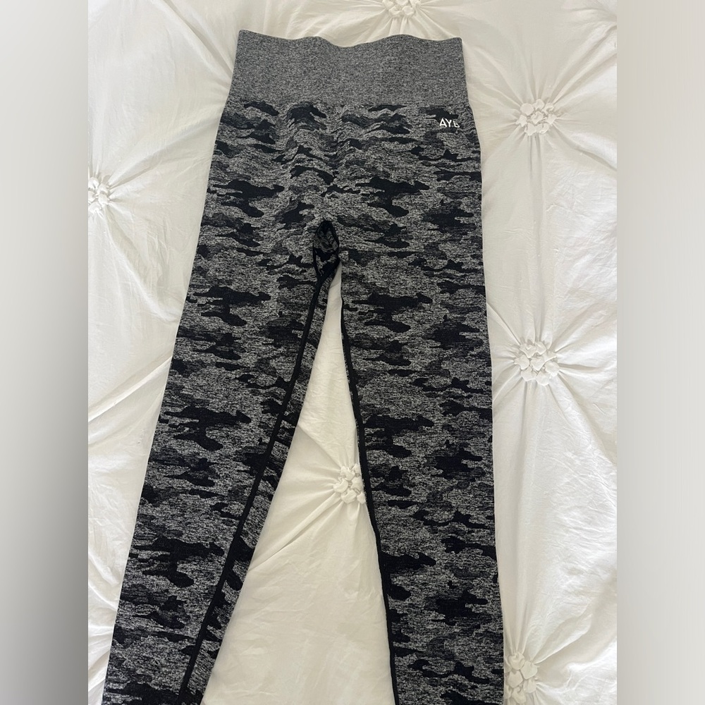 BLACK/GREY CAMO AYBL LEGGINGS